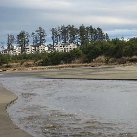 Amazing Seaview Spacious Condo With An Amazing View!!!